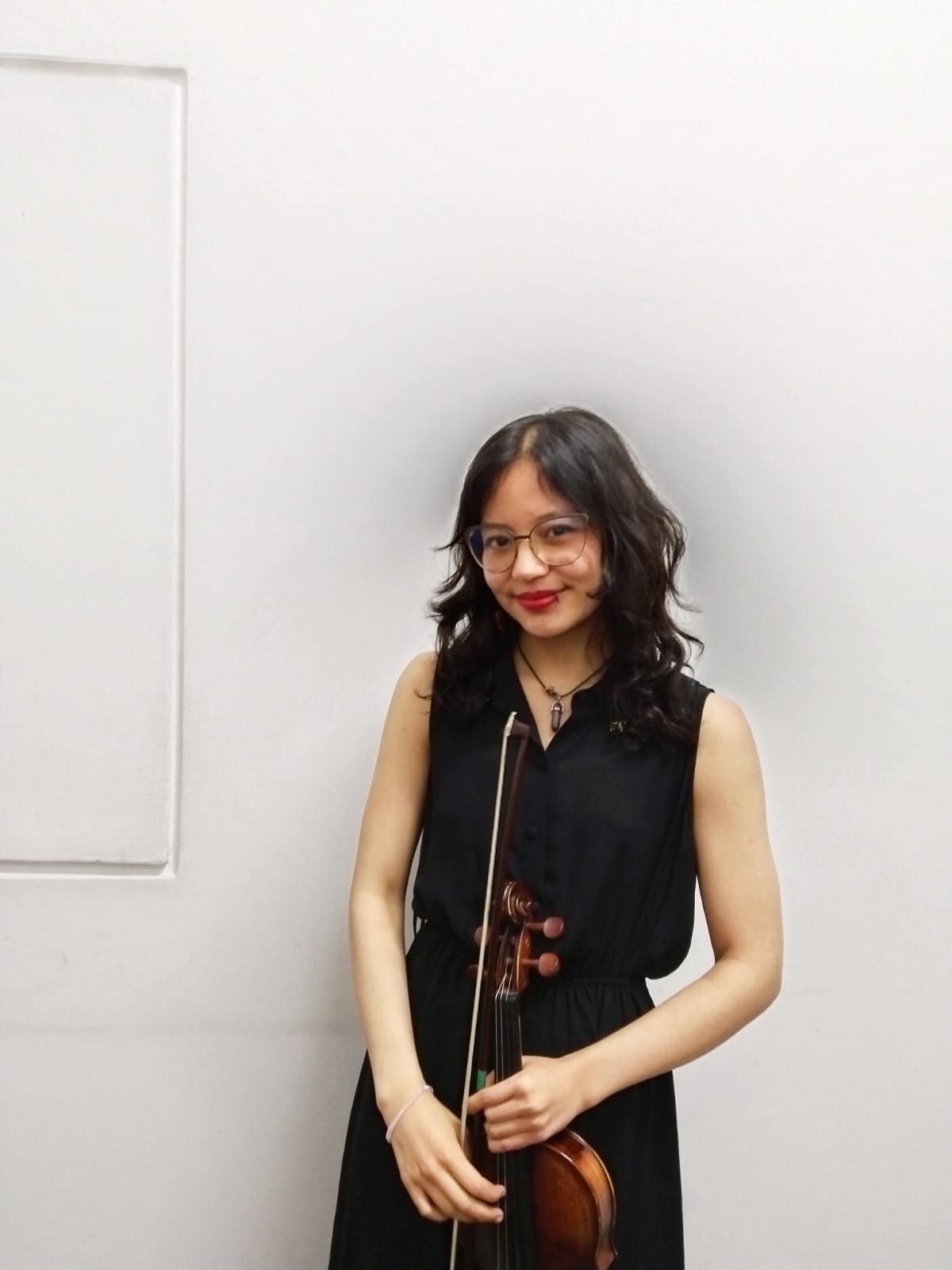 Patricia performing violin